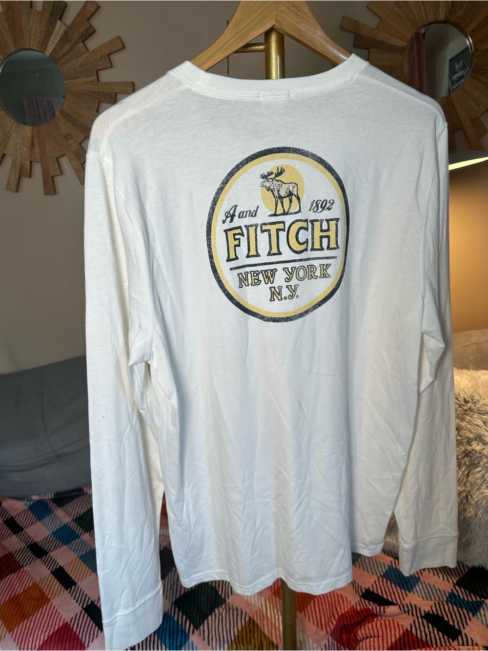 Abercrombie & Fitch White Tee with Yellow & Navy Moose Logo - Picture 4 of 5